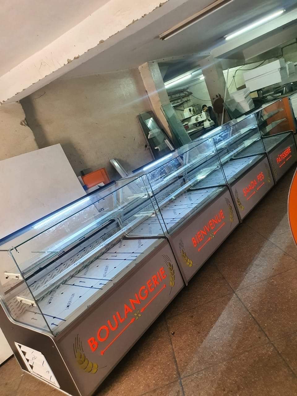 Vitrine boulangerie-pâtisserie sur mesure